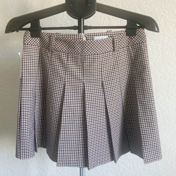Sunday Best Aritzia Olive Mini Skirt in Liliana Beige & Black - Picture 2 of 11